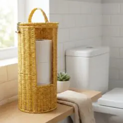 Askılı Plastik Rattan Tuvalet Kâğıdı Standı – Hasır Görünümlü, Kapaklı, Yedekli WC Kâğıtlık, Banyo ve Tuvalet İçin Dekoratif Organizer