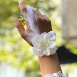 Bride to be Nedime Gelin Bilekliği Tüy ve İnci Boncuk Detaylı Beyaz Renkli Bekarlığa Veda Partisi Bilekliği 10 Adet