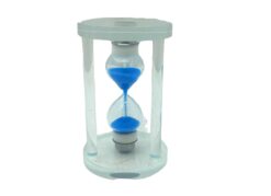 KÜÇÜK CAM KUM SAATİ CAM STANDLI 5 DAKİKA ZAMANLI = ÇAP: 5.8CM-YÜKSEKLİK: 9.8CM